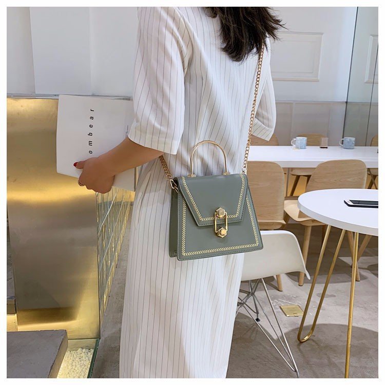 Fashion chain one shoulder small square bag