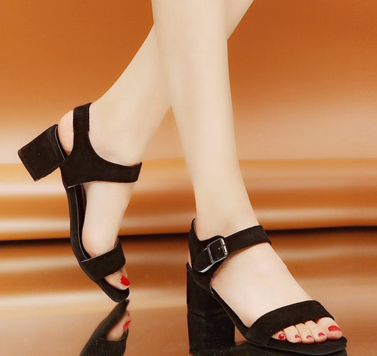 Thick and suede fish mouth buckle sandals