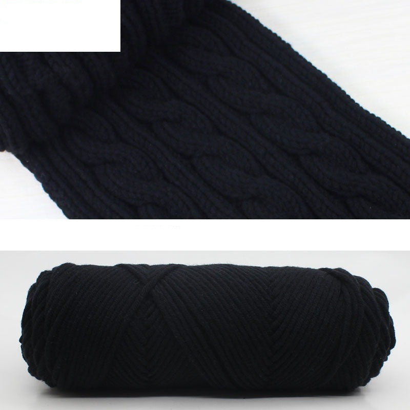 Hand-knitted scarf line