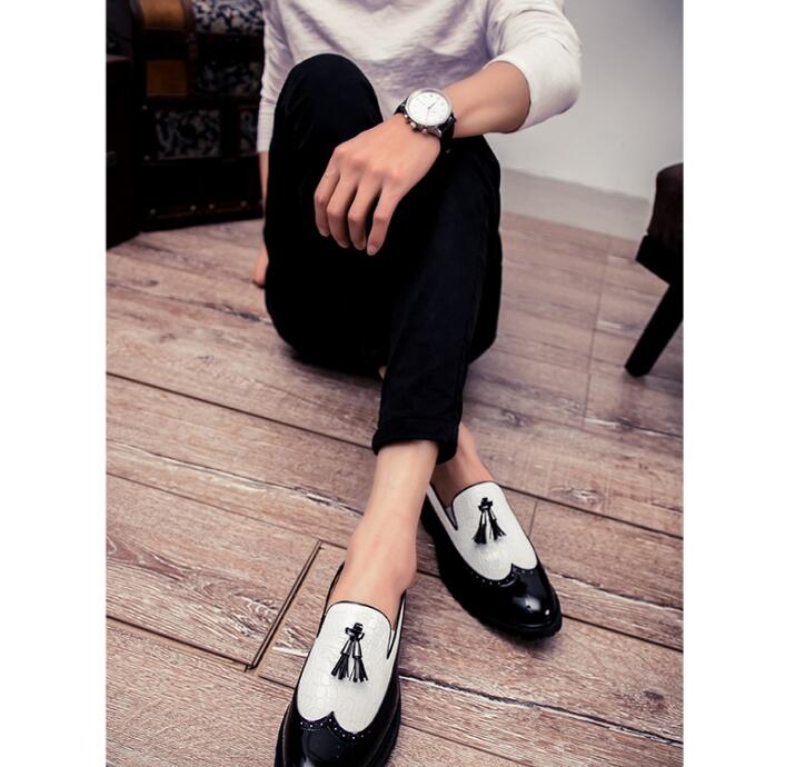 Korean version of the trend of fashion sets of feet casual shoes men's Bullock carved men's shoes thick bottom England increased tassel shoes men