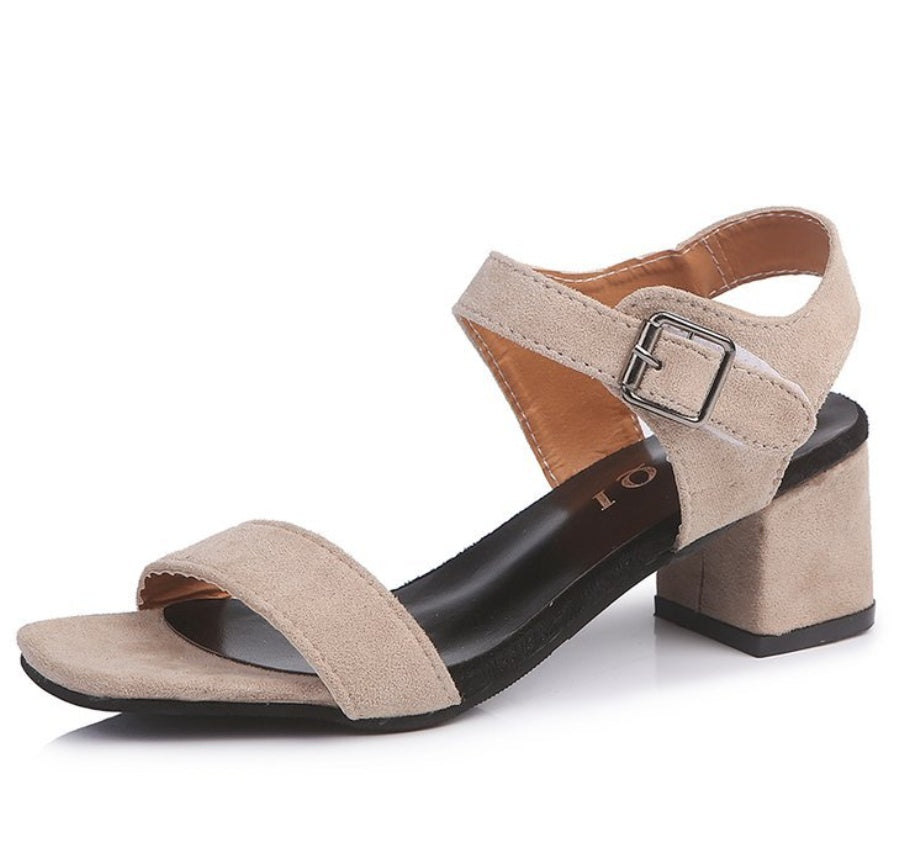Thick and suede fish mouth buckle sandals