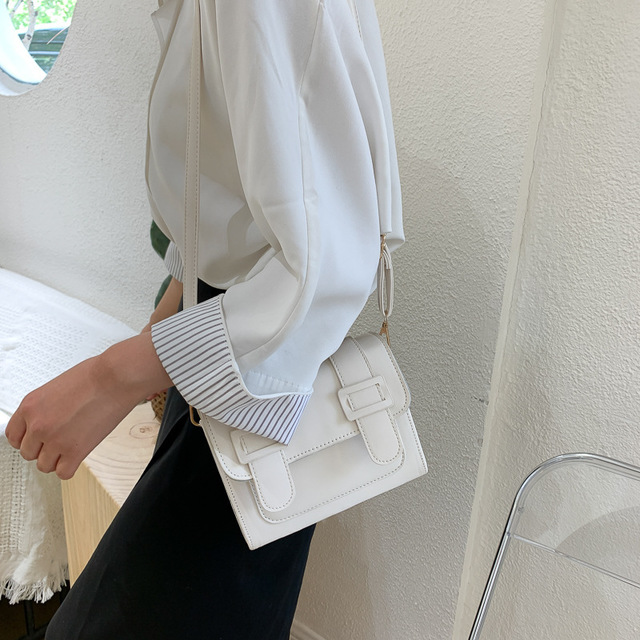 Hand-held chain shoulder fashion messenger bag