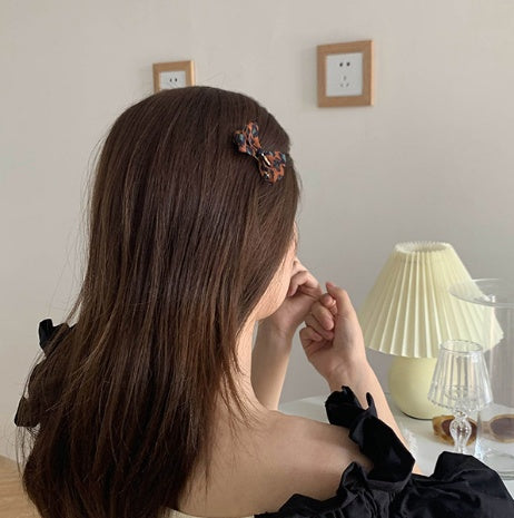 Small hairpin with bow
