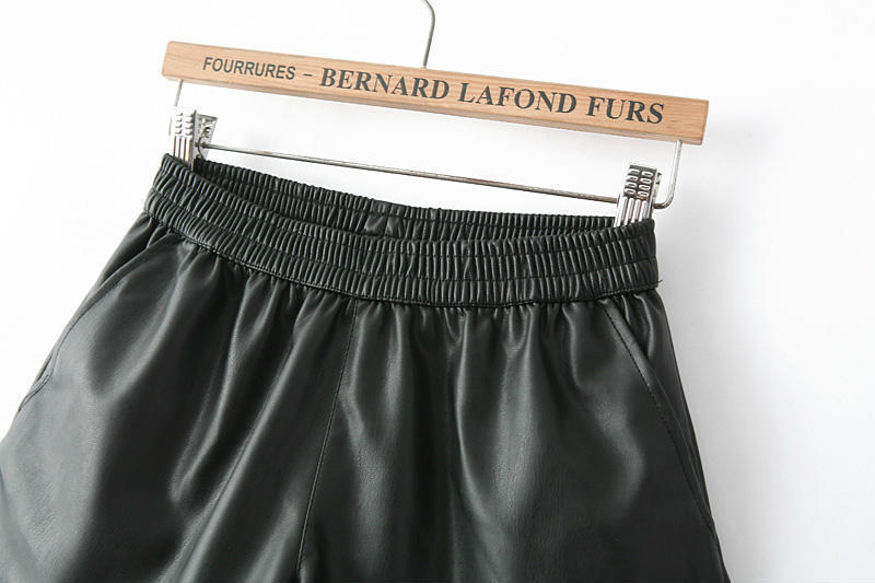Women's PU Leather Elastic Waist Leather Casual Shorts