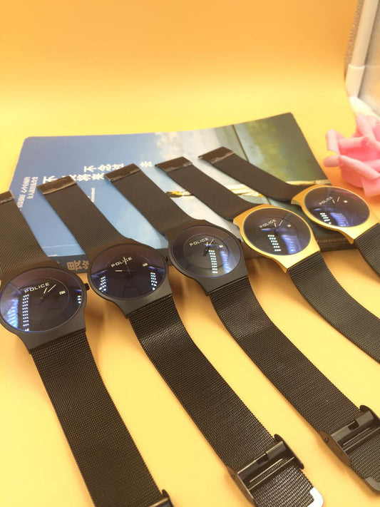 Quartz watch with double safety buckle
