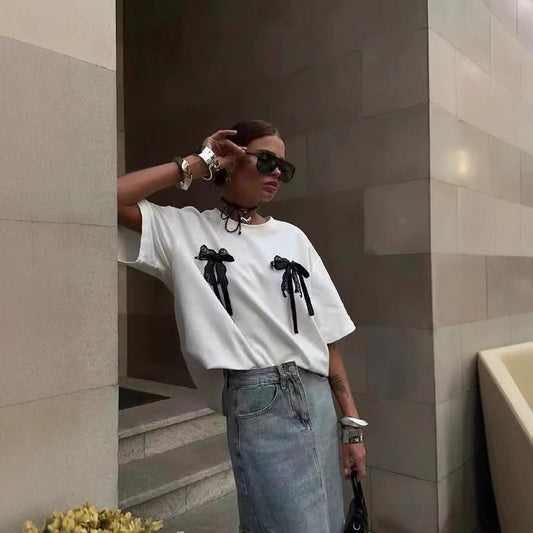 Millennium Bowknot kortærmet T-shirt til kvinder med blondesyninger