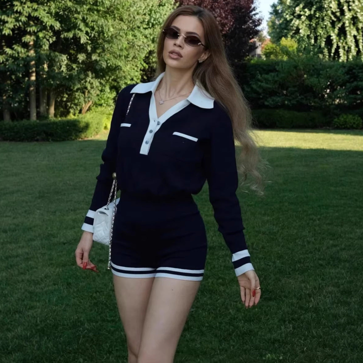Stribet sweater- og shorts-sæt til kvinder