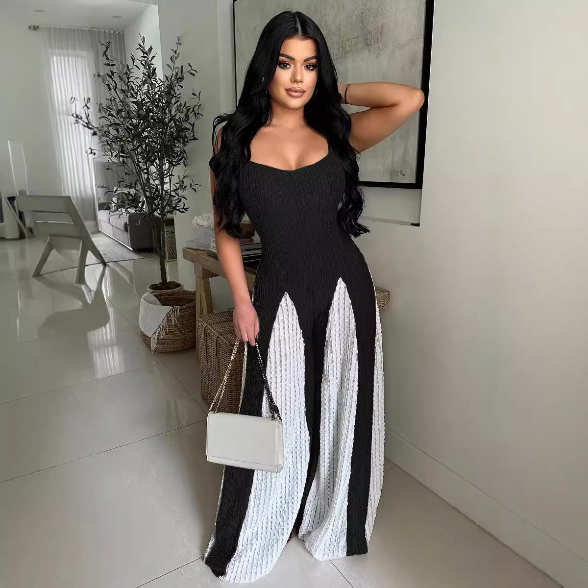 Sexet Jumpsuit Med Udsnit, Brede Ben, Strikket Slynge og Kontrastfarver