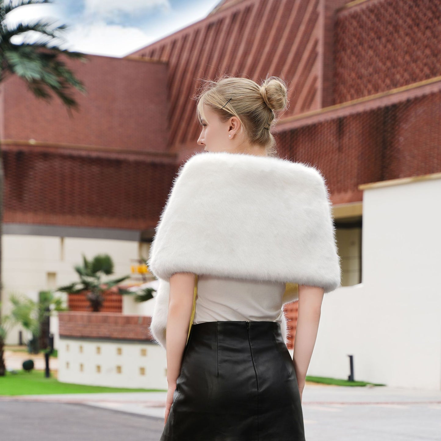 Autumn And Winter New Imitation Fur Waistcoat Cross Scarf