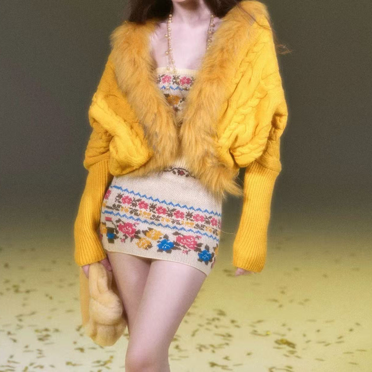 Contrast-color Rose Fair Isle Knit Cardigan Figure-hugging Floral Tube Dress