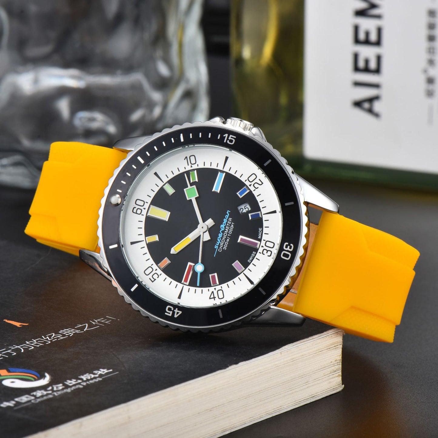 Stylish Mens Quartz Watch With A Silicone Strap
