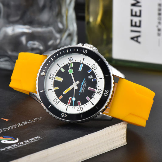 Stylish Mens Quartz Watch With A Silicone Strap