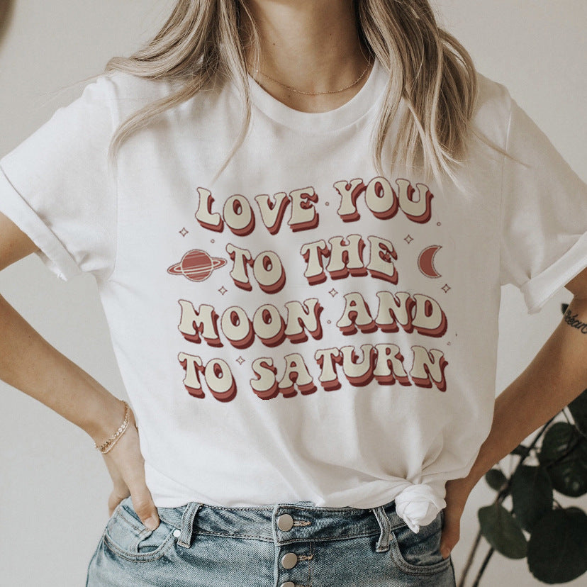 Sød og nuttet t-shirt med bogstaver og løs rund hals