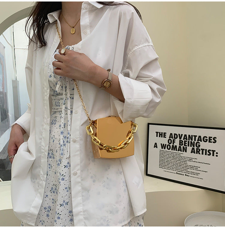 Metal Stylish Textured Glossy Chain Handbag
