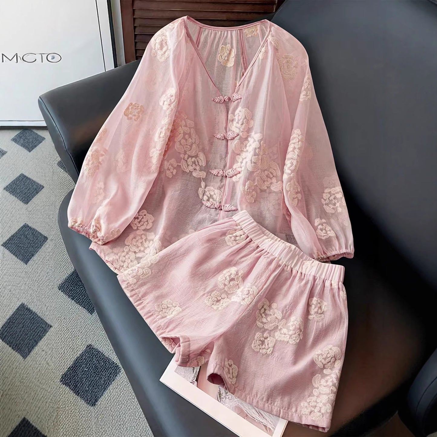 Womens European And American-style Fashionable Embroidered Shorts Set