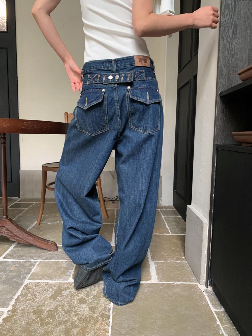 High-street Womens Jeans With A Button-adjustable Waistband