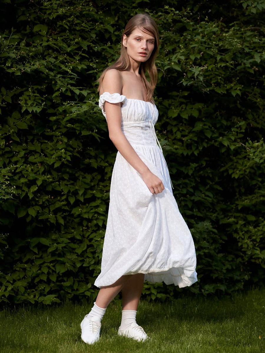 Elegant jacquardkjole med bare skuldre