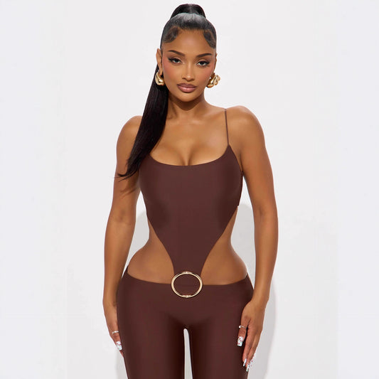 Kvinders moderigtige og sexede hule stroptop med tætsiddende jumpsuit med høj talje