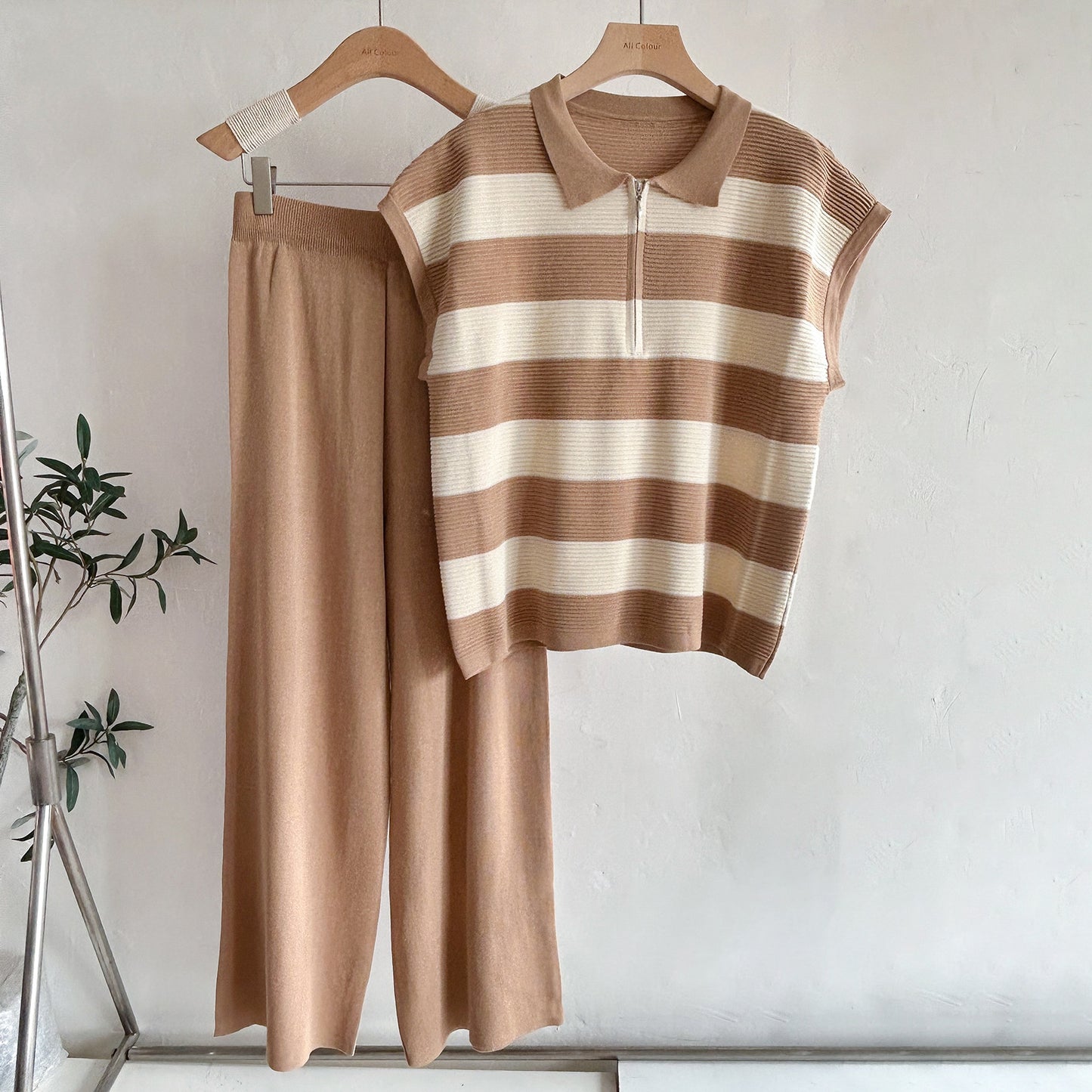 Half-Chain-Link Pattern Knitted Sleeveless Top And Wide-Leg Pants Set