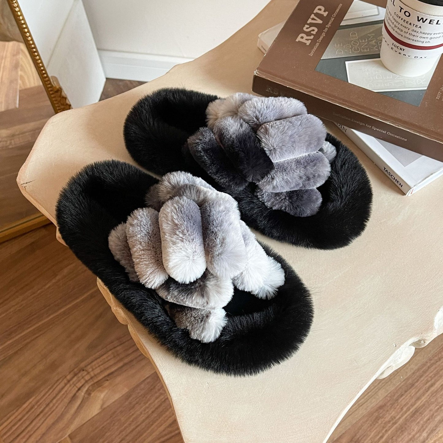 Women's Autumn And Winter New European And American Large Size Cross-gradient Rabbit Fur Slippers