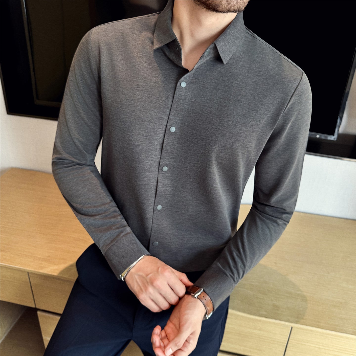 Thickened Mens Seamless Stretch Four-Button Shirt