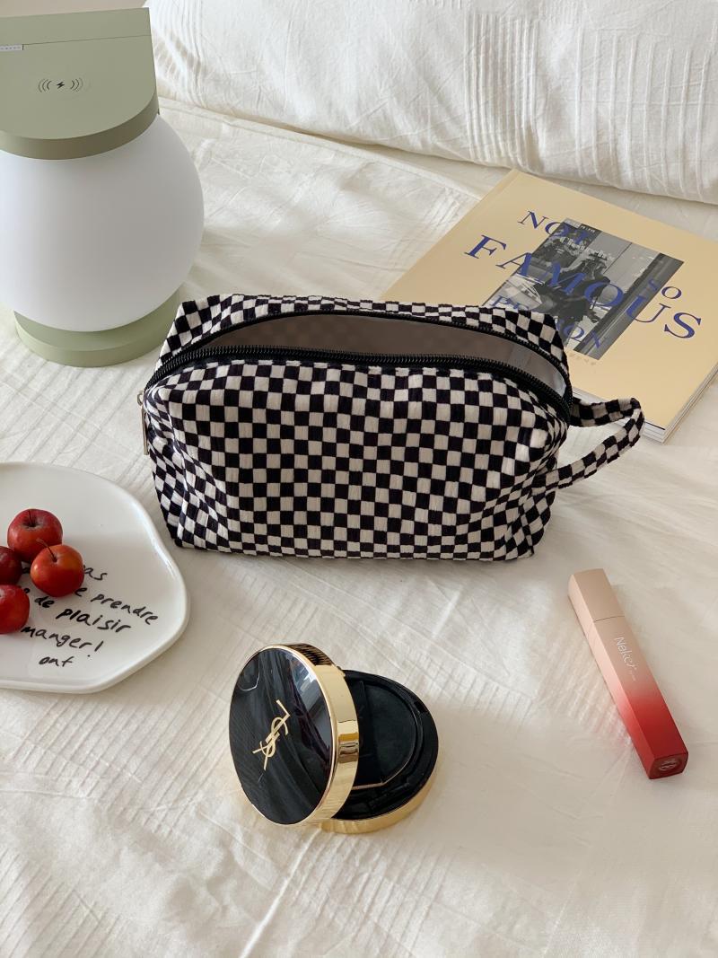 Women's Large Capacity Portable Retro Cosmetics Storage Bag