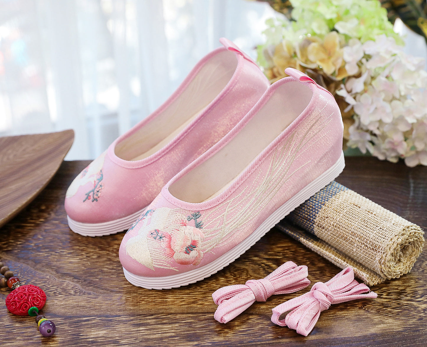 Spring And Autumn Antique Student Embroidered Cotton Shoes