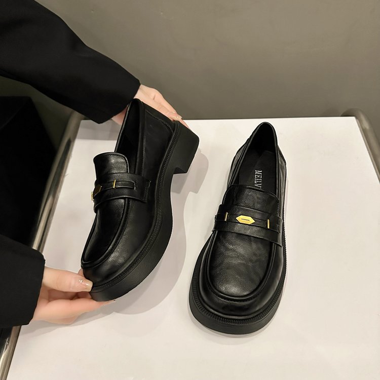Soft Bottom Soft Surface Small Leather Shoes
