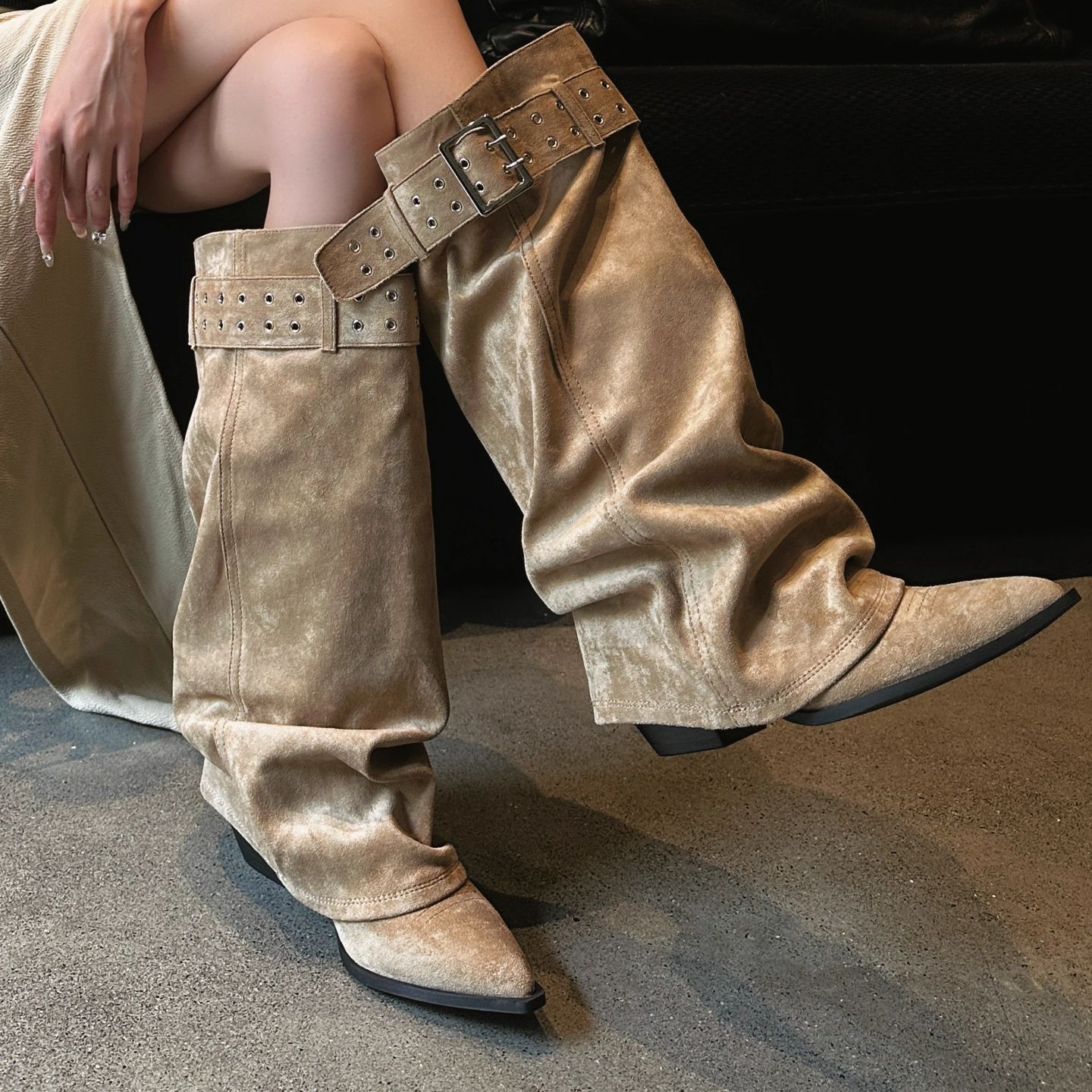 Womens Black Knee-High Pointed-Toe High-Heel Western Boots