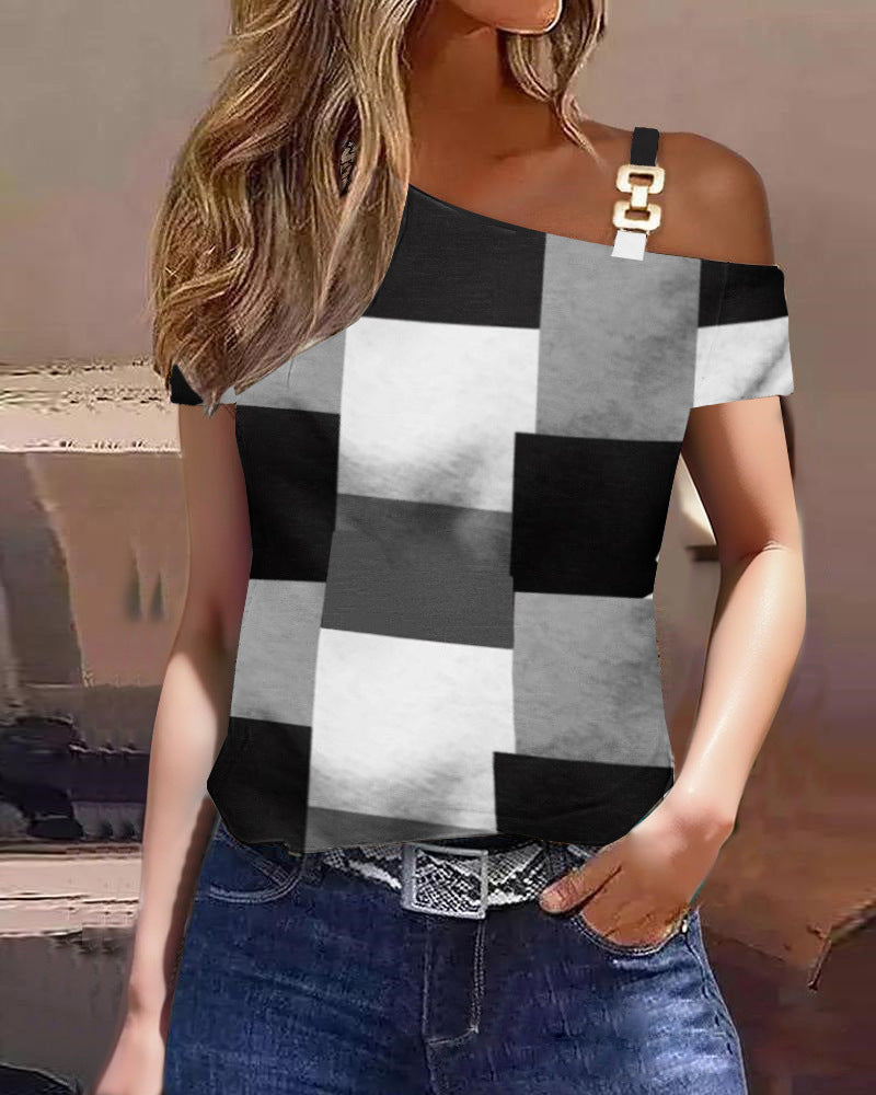Kvinders enkle kortærmede T-shirt med metalspænde og print til sommer