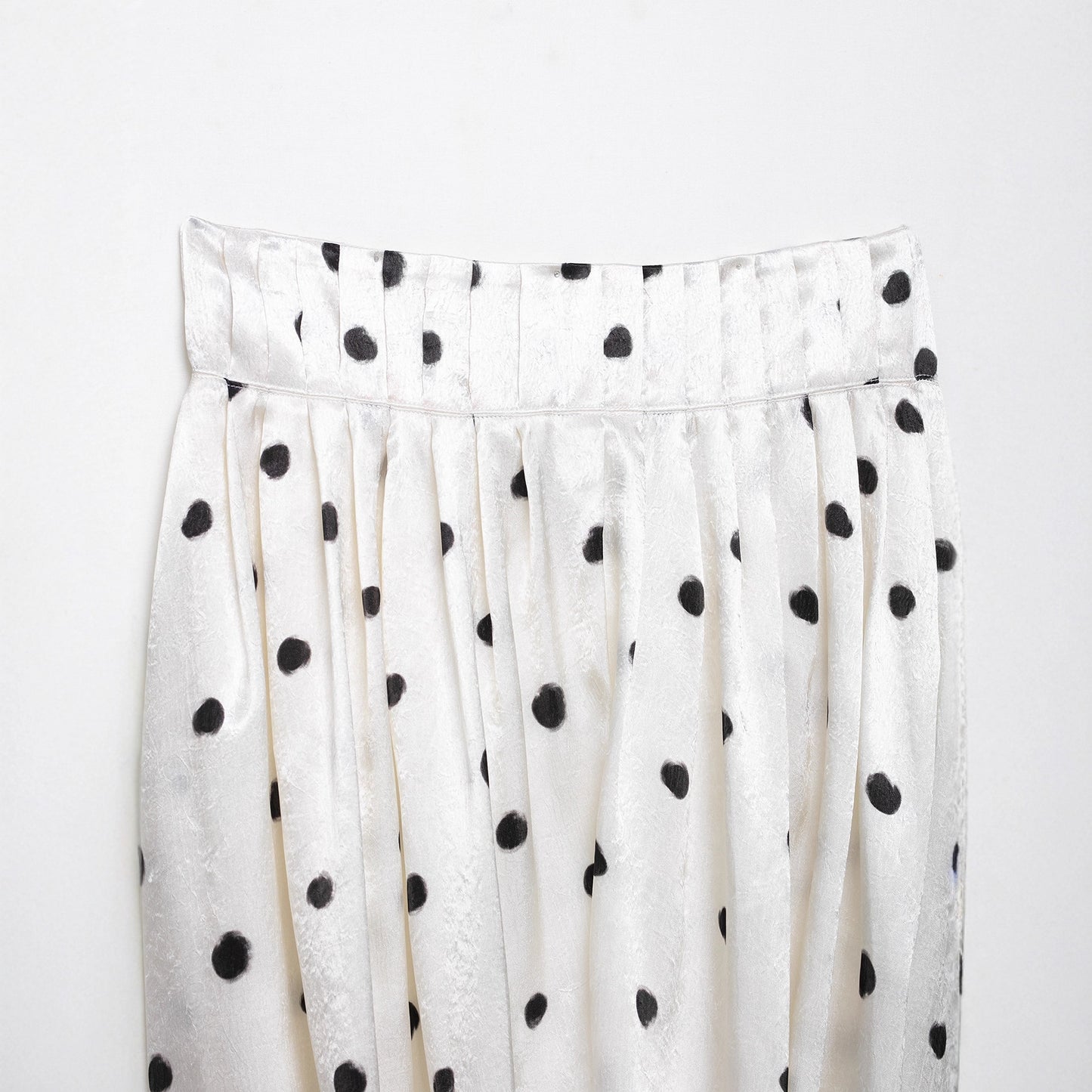 Irregularly Patterned Short Skirt With A Pleated Design