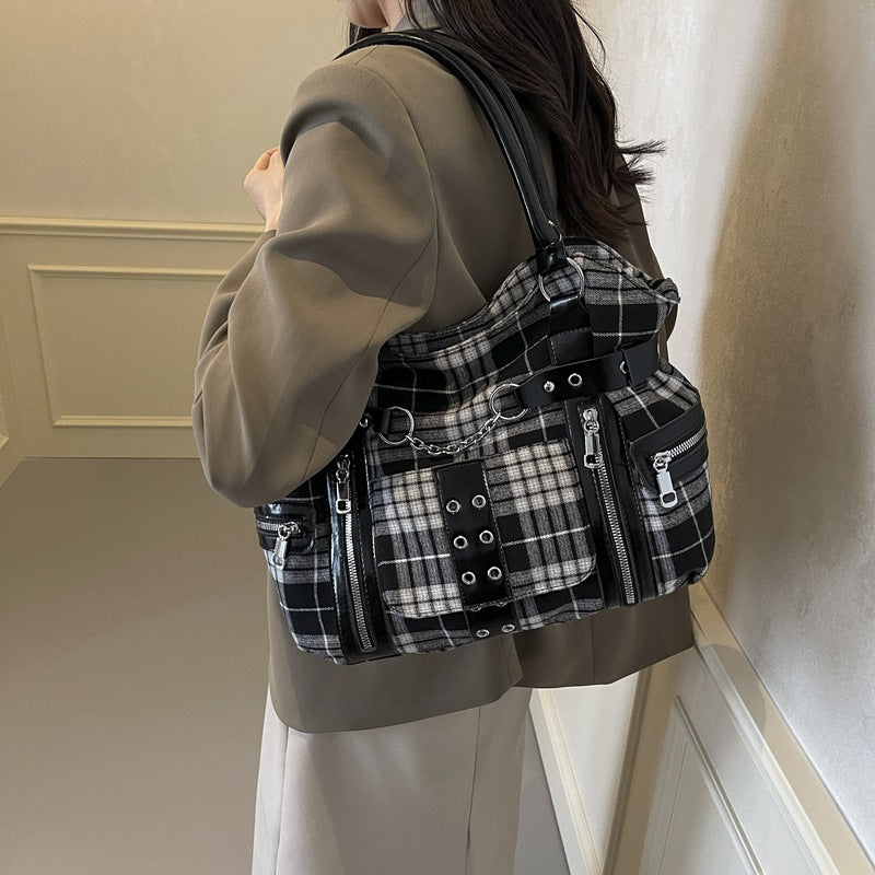 New Casual Womens Bag With A Cinched Waist And Locomotive-style Rivets