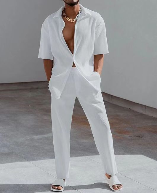 Mode for mænd: Outfit med kortærmet skjorte med digitaltryk