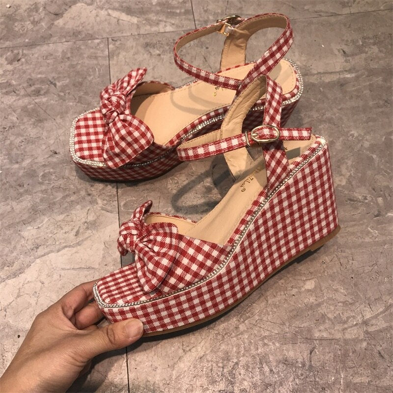 Platform sandals with square toe and high heels