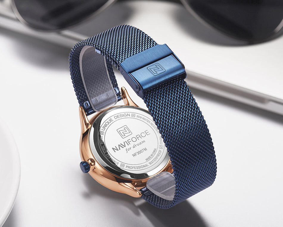 Casual fashion business net with men's watch