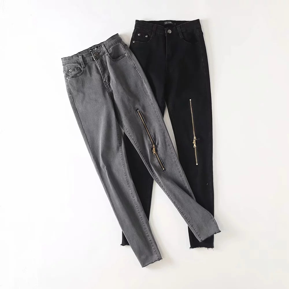 European and American Street Shots Show Thin Ripped Zipper Trousers