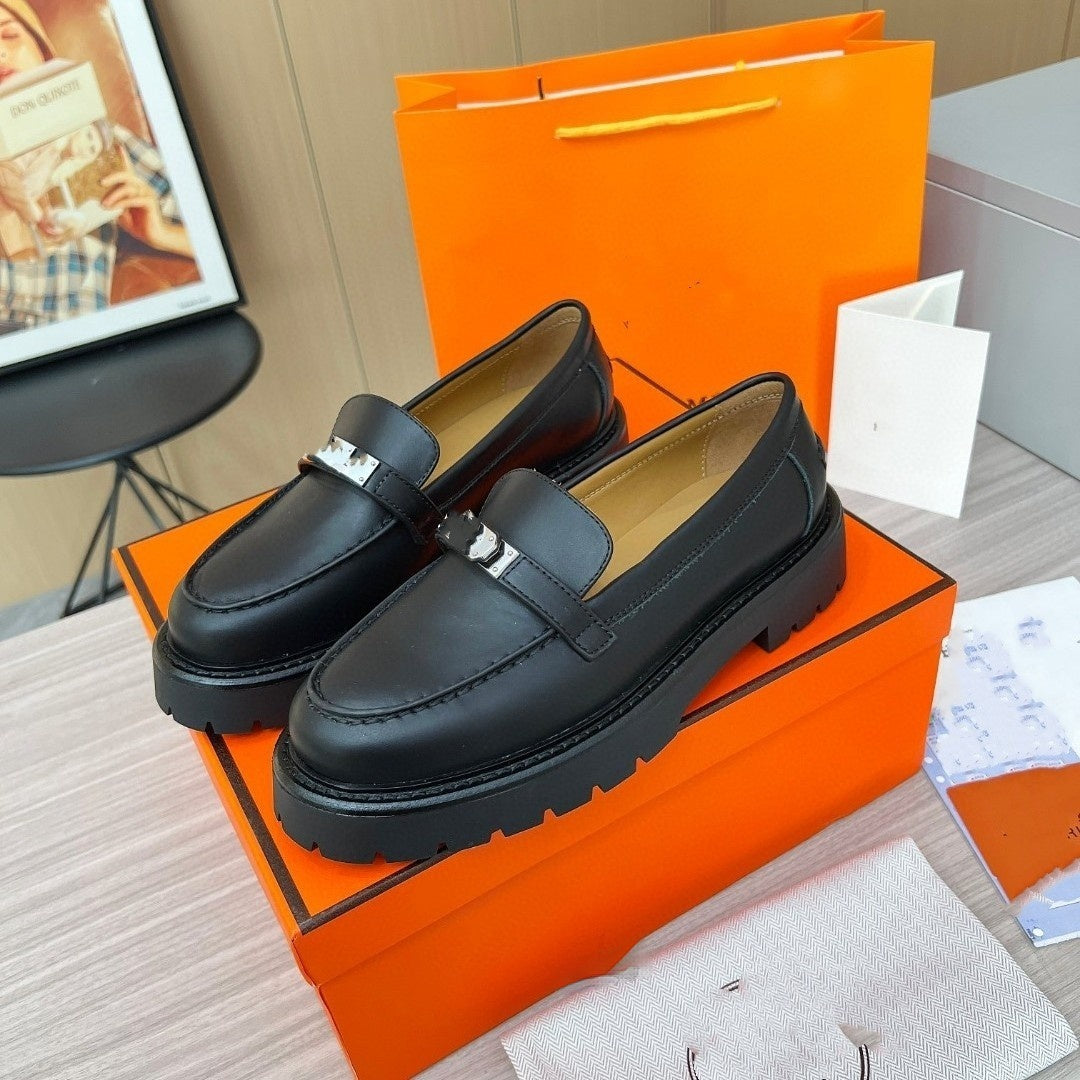Loafers til kvinder med metallås og plateausål