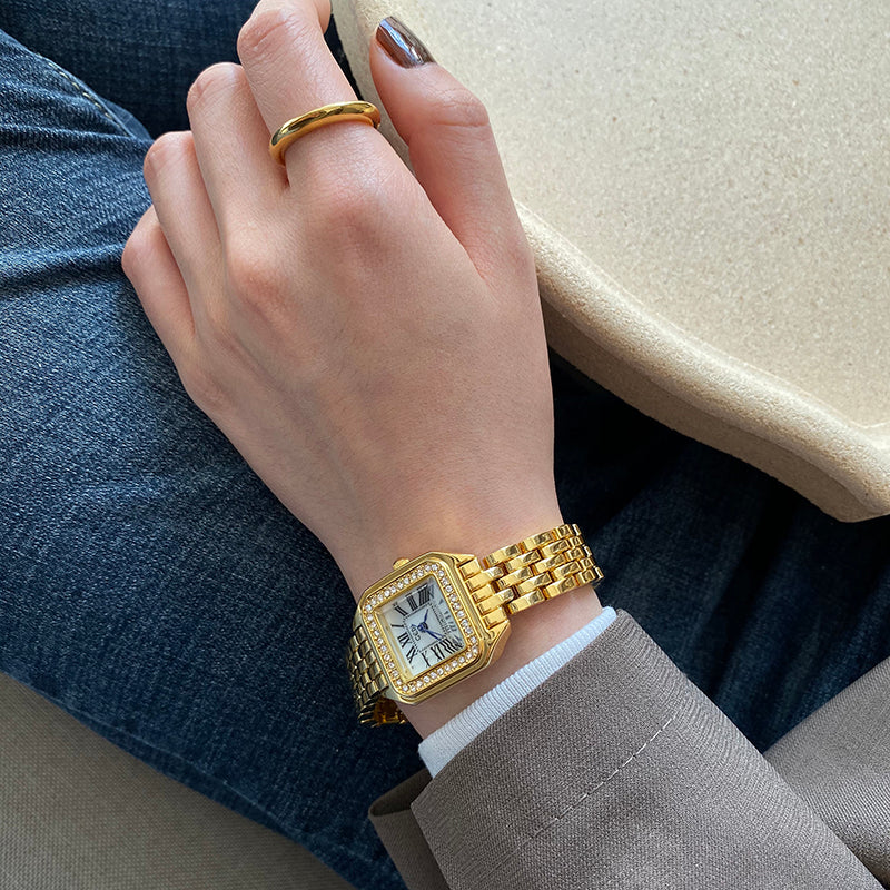 Gold quartz watch