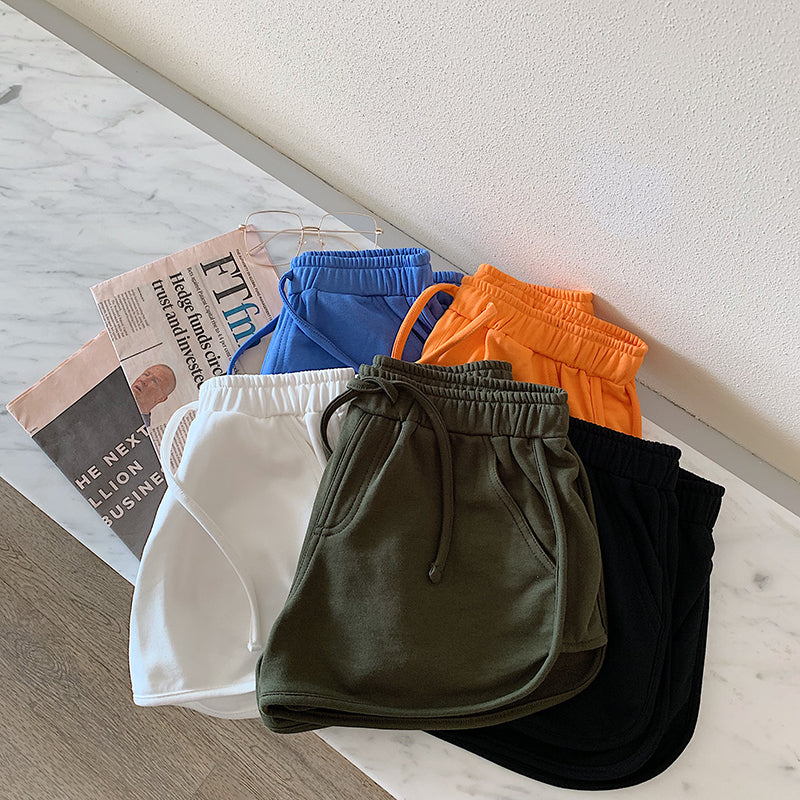 Ensfarvede vilde højtaljede afslappede hotpants