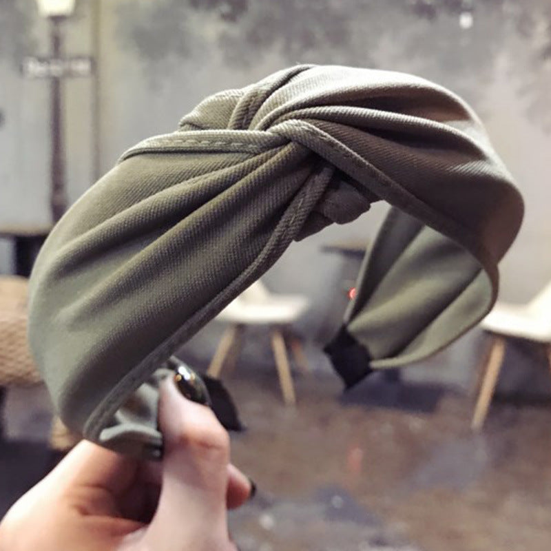 Wide-sided cross-knotted headband