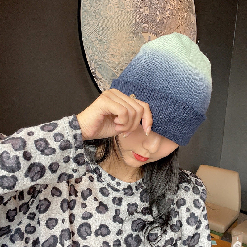 Gradient Texture Small Icon Knitted Hat