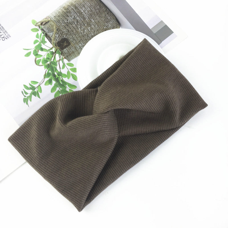 Wide side stretch knitted headband