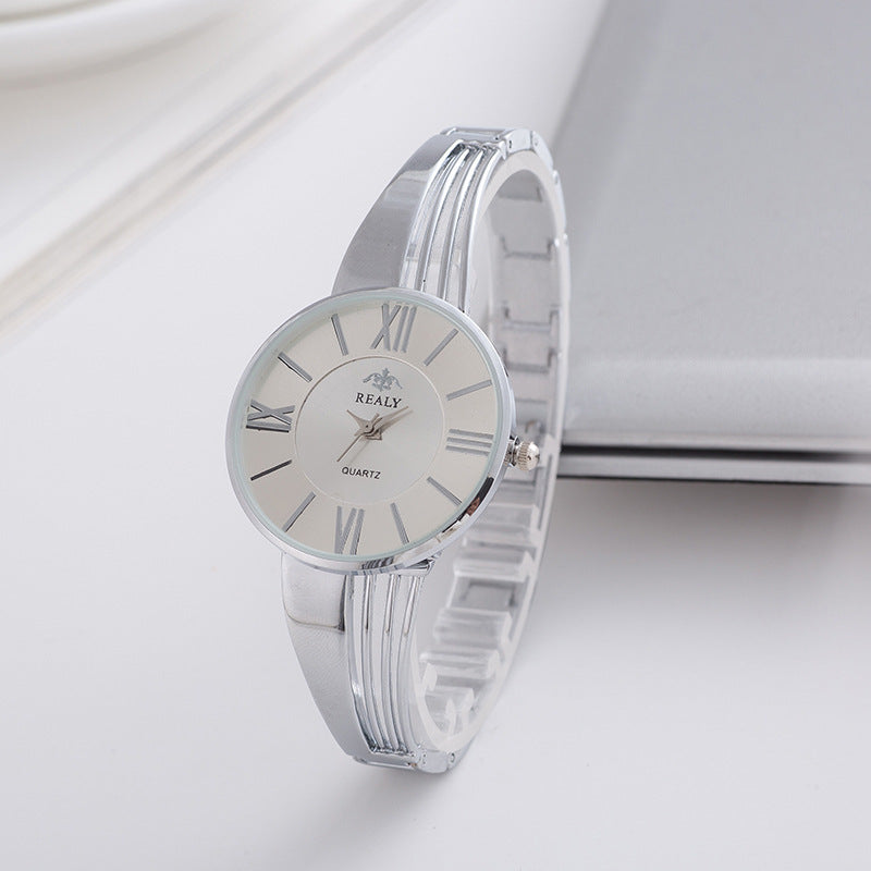 Quartzur med fashionable urrem