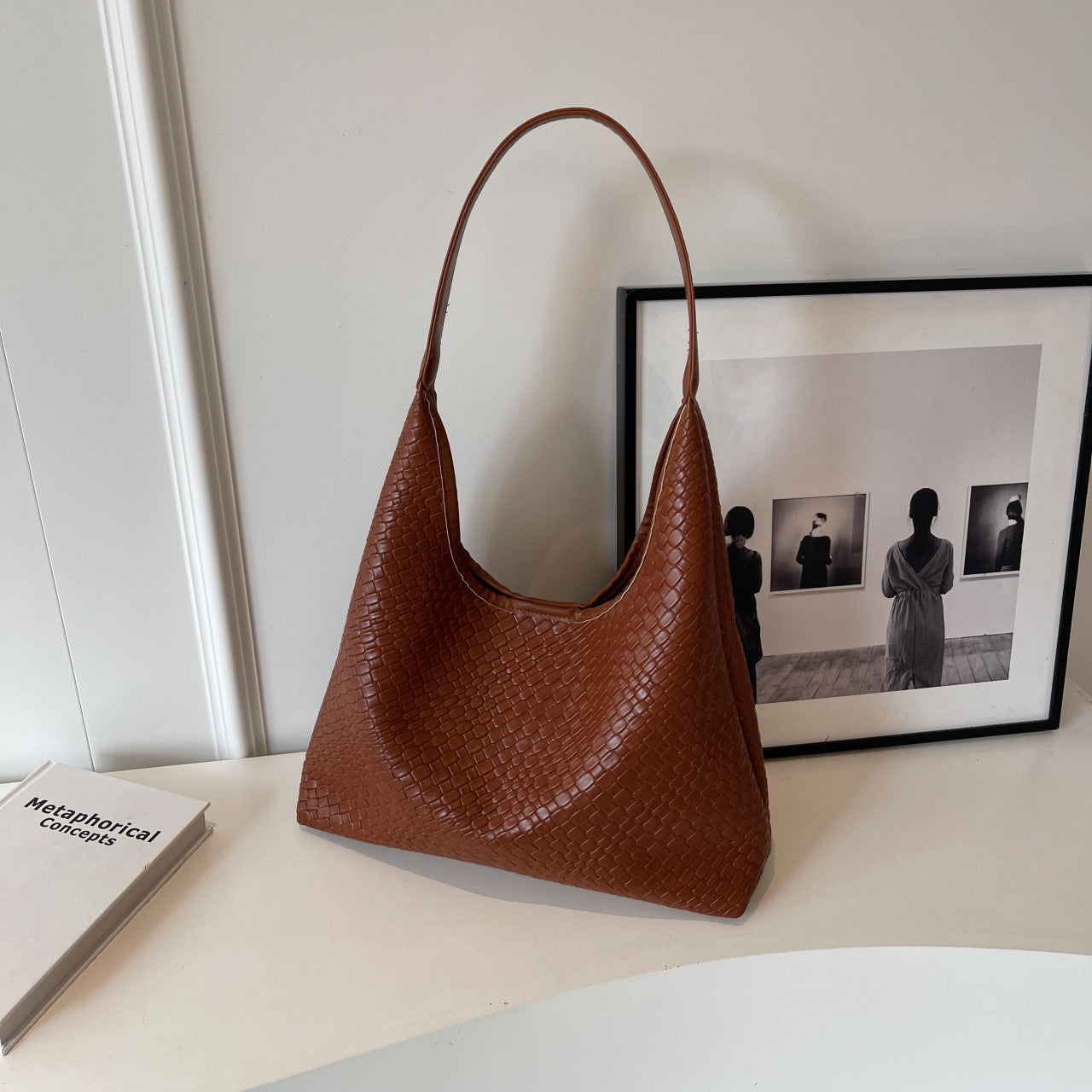 Retro Fashion Woven Embossed Bag
