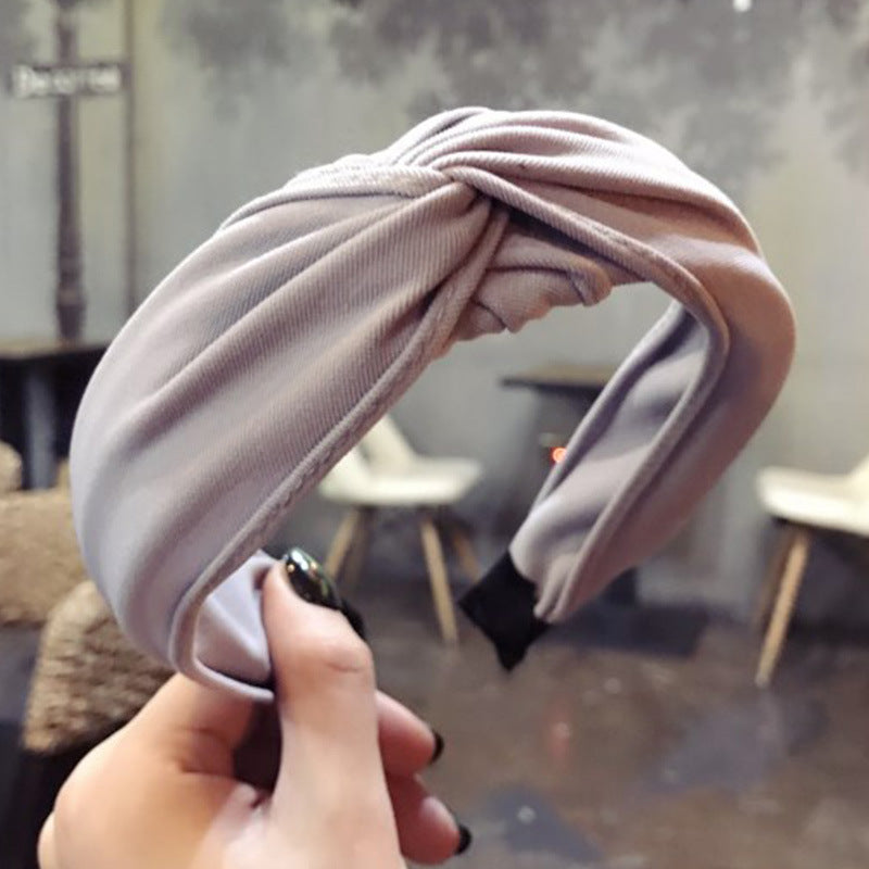 Wide-sided cross-knotted headband