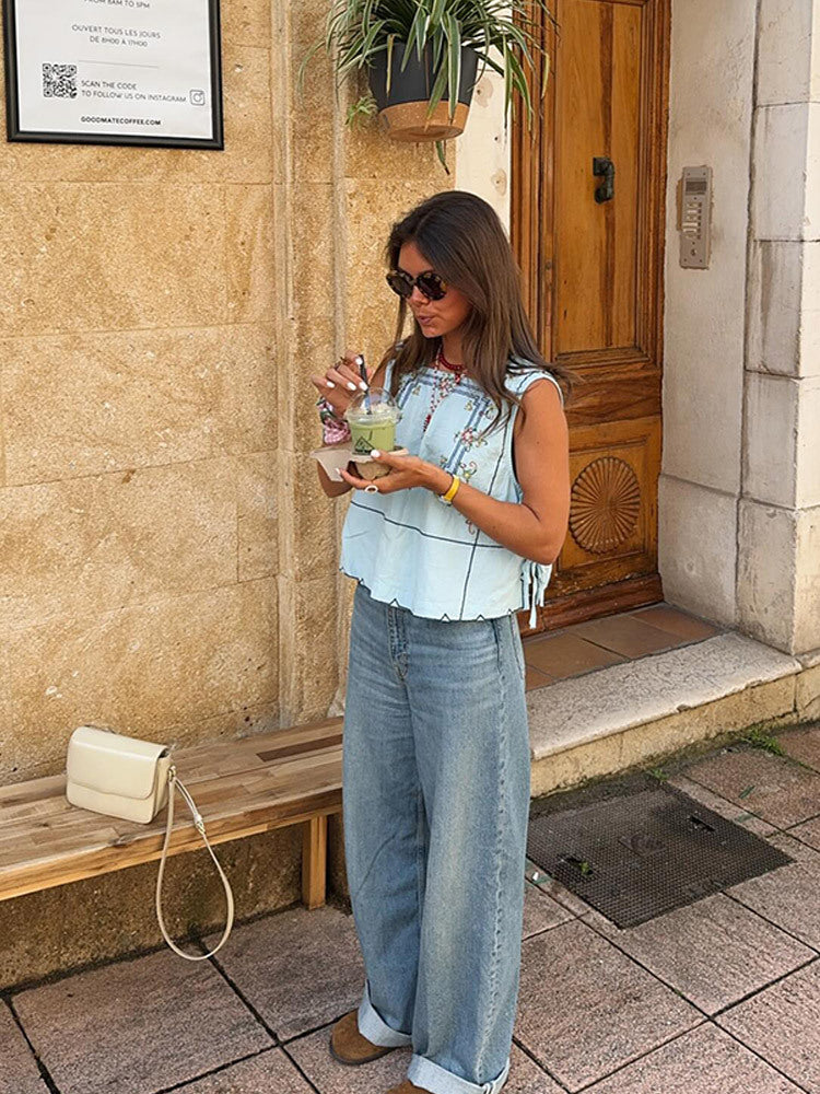 Stylish Relaxed-fit Sleeveless Crew-neck Embroidered Cropped Top