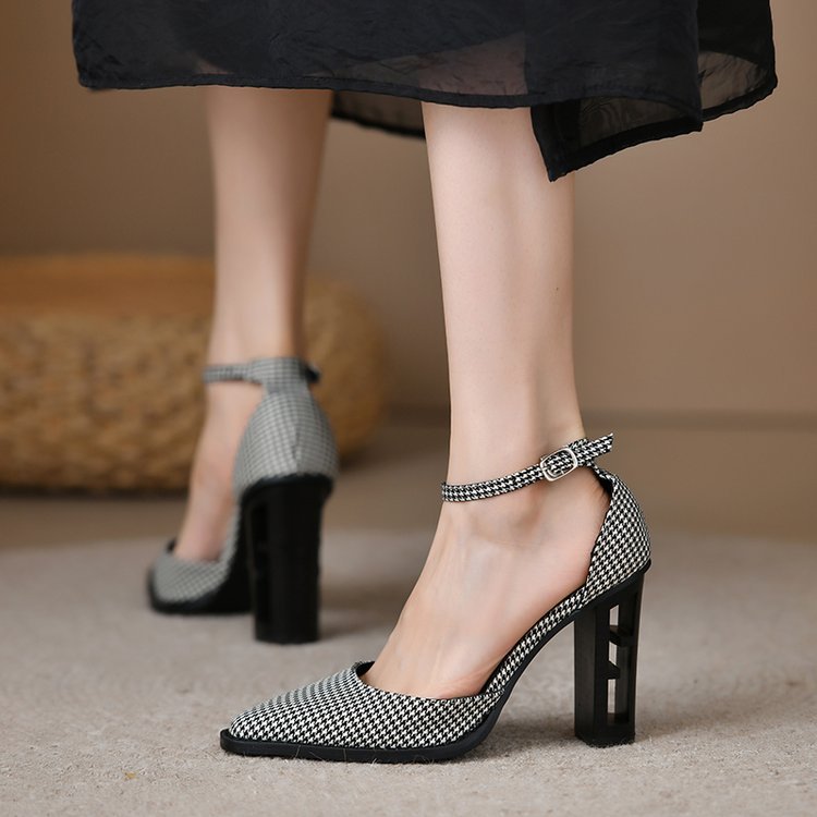 Fashion Retro Hollow Fashion Single Shoes
