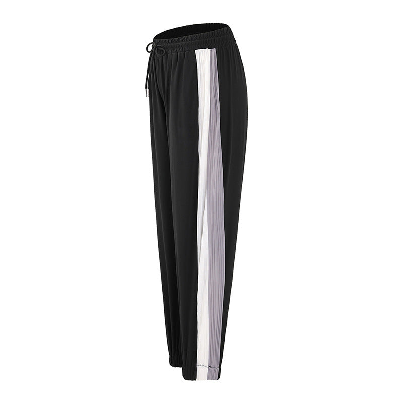 Contrast-crushing sweatpants
