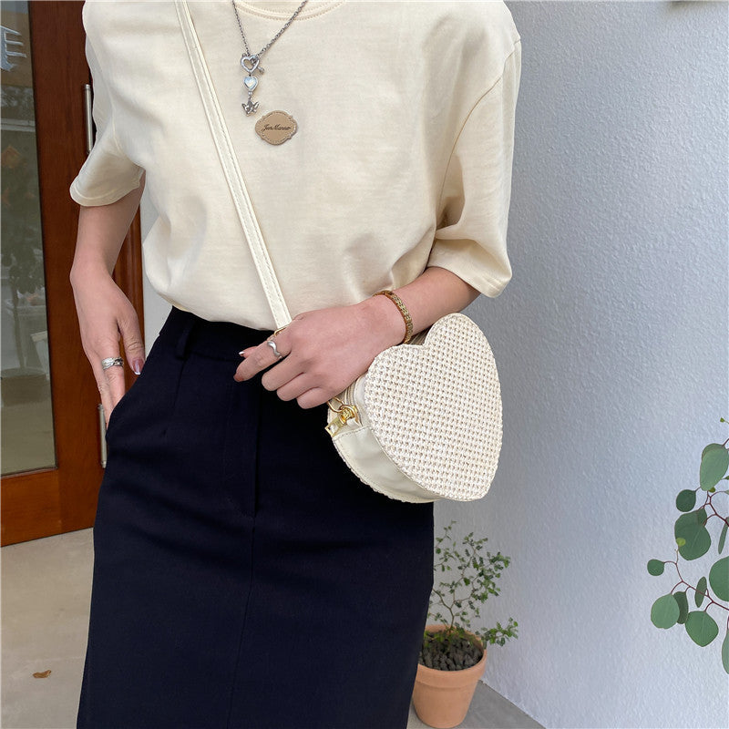 Western-style Love-shaped Straw Woven One-shoulder Diagonal Bag