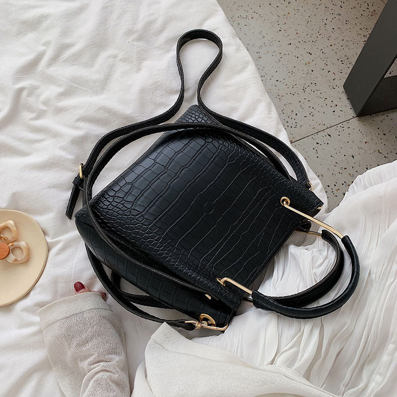 Personalized retro fashion bucket bag